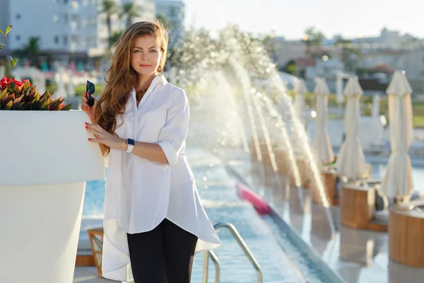 Beautiful pregnant woman with chic hair smiling in a white shirt — Stock Photo, Image