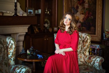 İç içinde Kırmızı elbiseli bir çok güzel ve çekici kız portresi