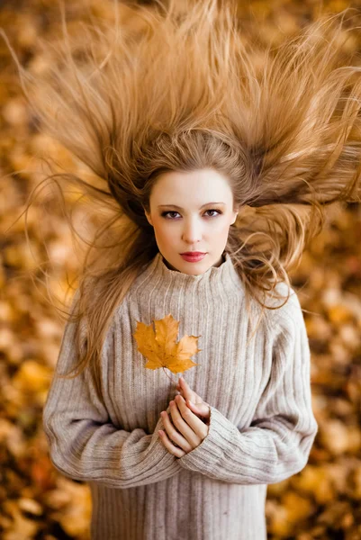 Portrait of a beautiful very cute girl with long straight hair, — Stock Photo, Image