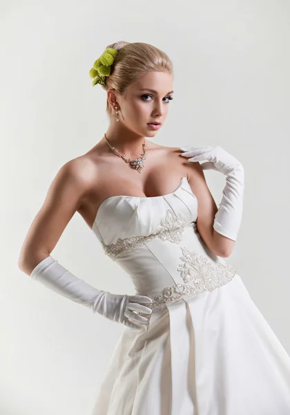 Portrait of beautiful delicate blonde bride in wedding dress wit — Stock Photo, Image