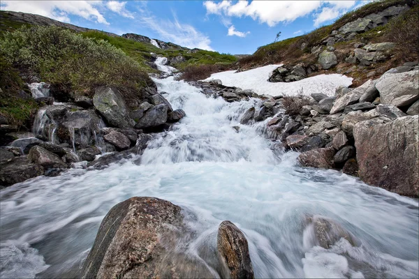 Sehr schöner Wasserfall in Norwegen — Stockfoto