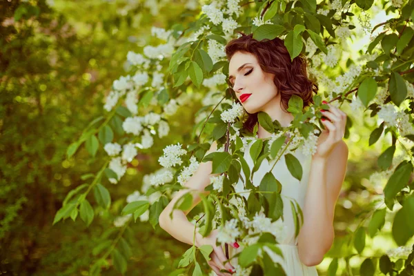 The portrait of this gentle, sensual and sexy brunette girl with — Stock Photo, Image