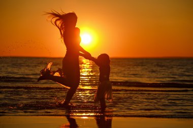 Anne ve bebek kız bir Çizgili etek ve ceket t çalışan