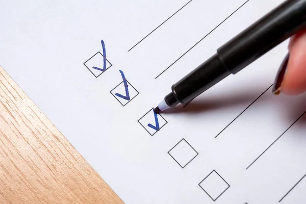 To do checklist on a light floor. — Stock Photo, Image