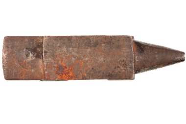 Eski paslı engebeli örs döküm izole beyaz.