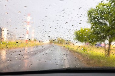 Güneş windshiels araba seyahat soyut kavram.