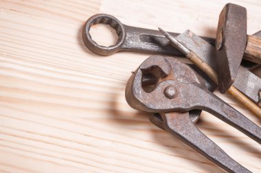 Paslı engebeli eski eser endüstriyel araçlar anahtar anahtarı vida sürücü l