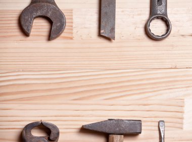 Paslı engebeli eski eser endüstriyel araçlar anahtar anahtarı vida sürücü l