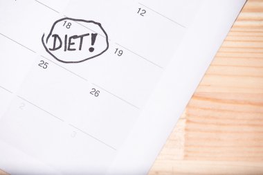Diyet başlatmak beyaz takvim hafif ahşap arka plan