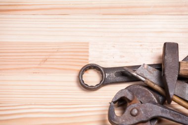 Paslı engebeli eski eser endüstriyel araçlar anahtar anahtarı vida sürücü l