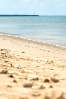 Okyanus tarafından Sunny beach. Yaz Tatili özetini.