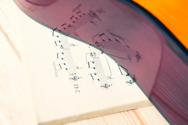 Reflection of music notes in a classic guitar. — Stock Photo, Image