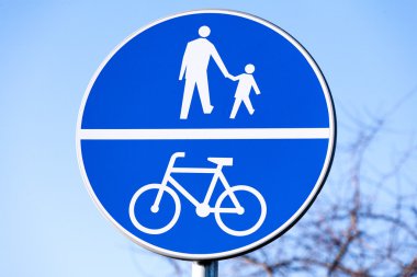 Yayalar ve bisikletler yol işareti.