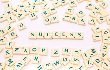 İş soyut - başarı beyaz bir arka plan üzerinde.