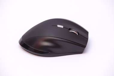 Beyaz bir arka plan üzerinde kablosuz bilgisayar fare.