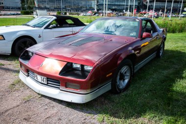 Stockholm, İsveç - 2 Ağustos 2025: Üçüncü nesil kırmızı Chevrolet Camaro Stockholm Otomobil Buluşması 'nda görüldü