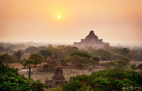 Templen i Bagan i soluppgång — Stockfoto