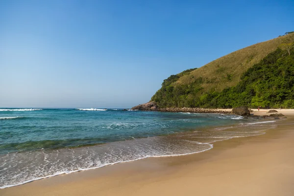 Belle plage à Maresias — Photo