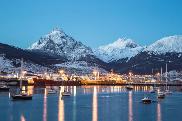 Fantastisk utsikt över Ushuai staden på natten — Stockfoto