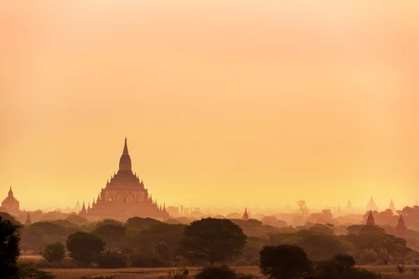 Templen i Bagan i soluppgång — Stockfoto