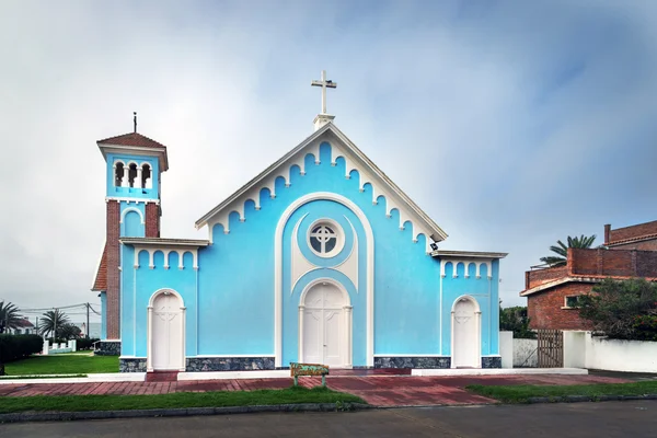 Pequena igreja no centro — Fotografia de Stock