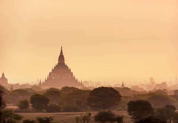 Templen i Bagan i soluppgång — Stockfoto