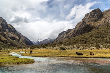 Dağlar ve göller Huaraz içinde 