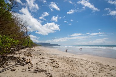 Gökyüzü gün Beach'te zevk turist