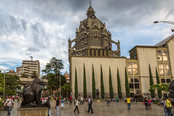 Gente caminando por el centro de Medellín — Foto de Stock