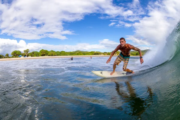 Surfař se těší dokonalé vlny — Stock fotografie