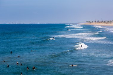 Dalgalar zevk sörfçü büyük bir grup