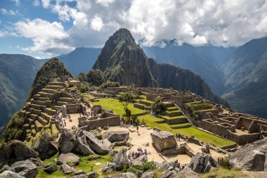 Bulutlu günde Machu Picchu Harabeleri