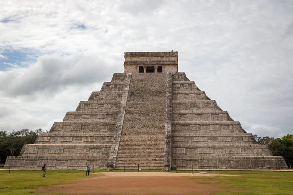 Słynne piramidy w Chichen Itza — Zdjęcie stockowe