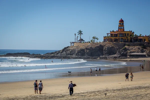 People enjoying early day in beach — Stock Photo, Image