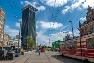 Tren Downtown crossing