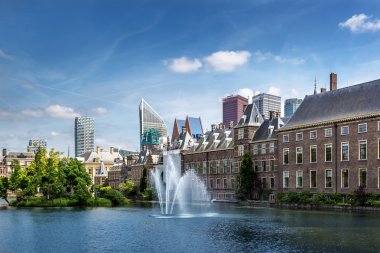 şaşırtıcı eski binalar Lahey şehir merkezinde