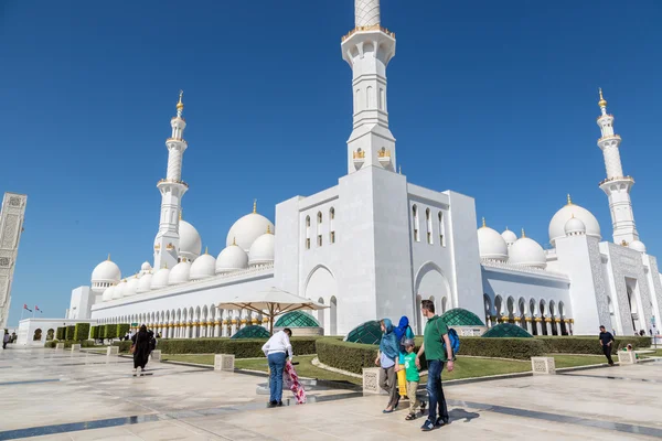 Turistas que visitam a Grande Mesquita — Fotografia de Stock