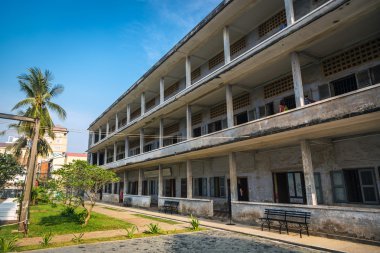Mavi gökyüzü gün Tuol Sleng