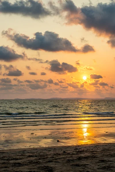Bel tramonto sulla spiaggia di Otres — Foto Stock