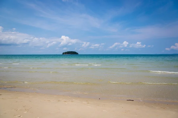 Playa de agua azul en el sur de Camboya — Foto de Stock