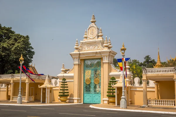 Una de las puertas del Palacio Real —  Fotos de Stock