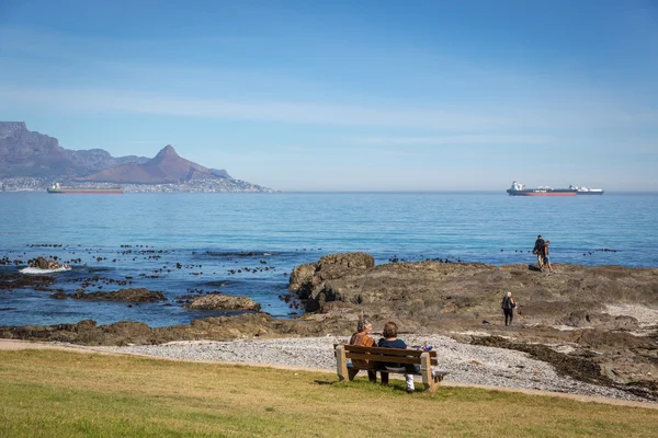 A helyi emberek élvezik nap Cape Town — Stock Fotó