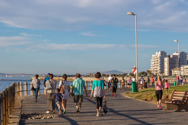 Cape Town'da gökyüzü gününün tadını çıkaran turistler — Stok fotoğraf