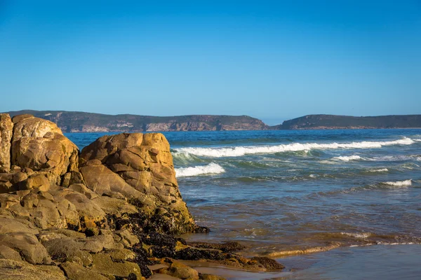 Szép strand, napsütéses napon — Stock Fotó