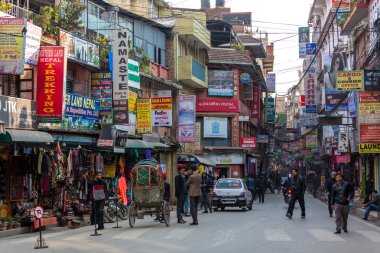 Thamel mahalle dar yol insanlarda