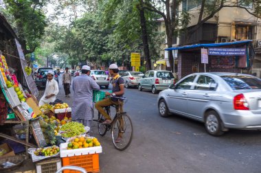 güney Mumbai ortalama sokakta insanlar