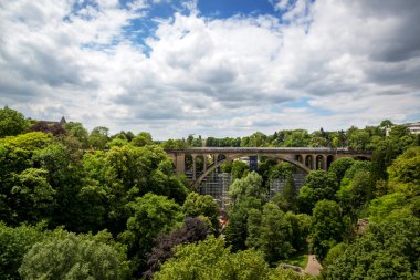 Bulutlu gün şehirde Lüksemburg