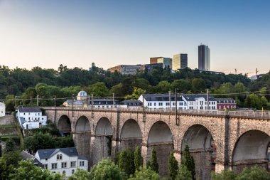 Bulutlu gün şehirde Lüksemburg