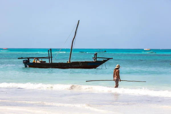 Toeristen genieten van een mooie zonnige dag — Stockfoto