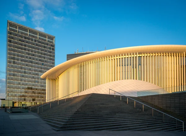 Edifício filosófico e de escritórios em Kirchberg, no Luxemburgo — Fotografia de Stock